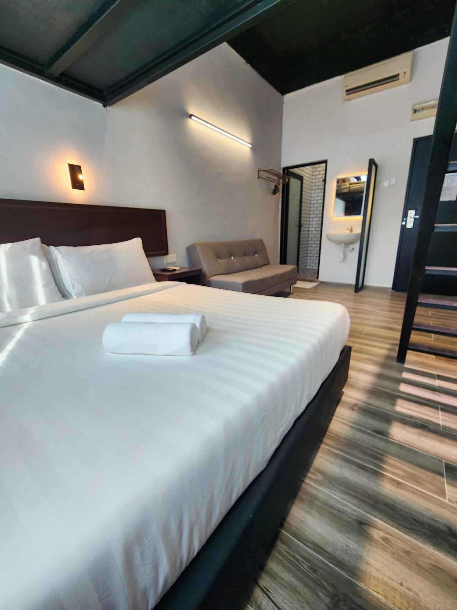 Georgetown Inn By Sky Hive Bagian luar foto